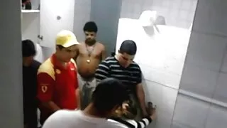 21 বাংলা চুদাচুদি খেলা সেক্সচারির আবেগী আমিরাহ আদারার সাথে হ্যান্ডজব দৃশ্য